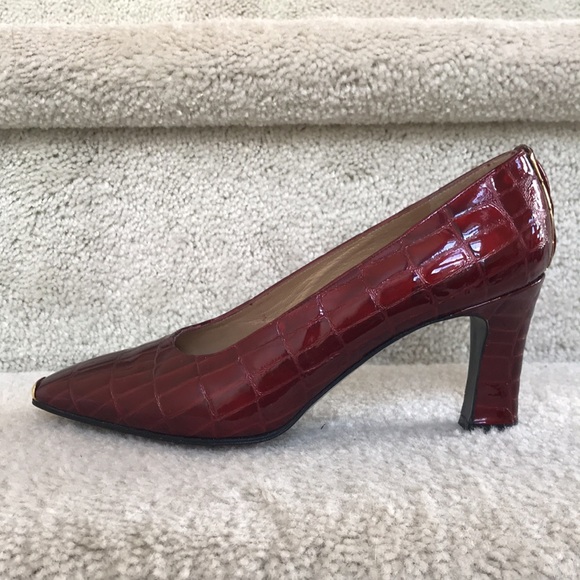 Rare Vintage Stuart Weitzman Crocodile Patent Leather Pumps with Gold Accents - Picture 8 of 17